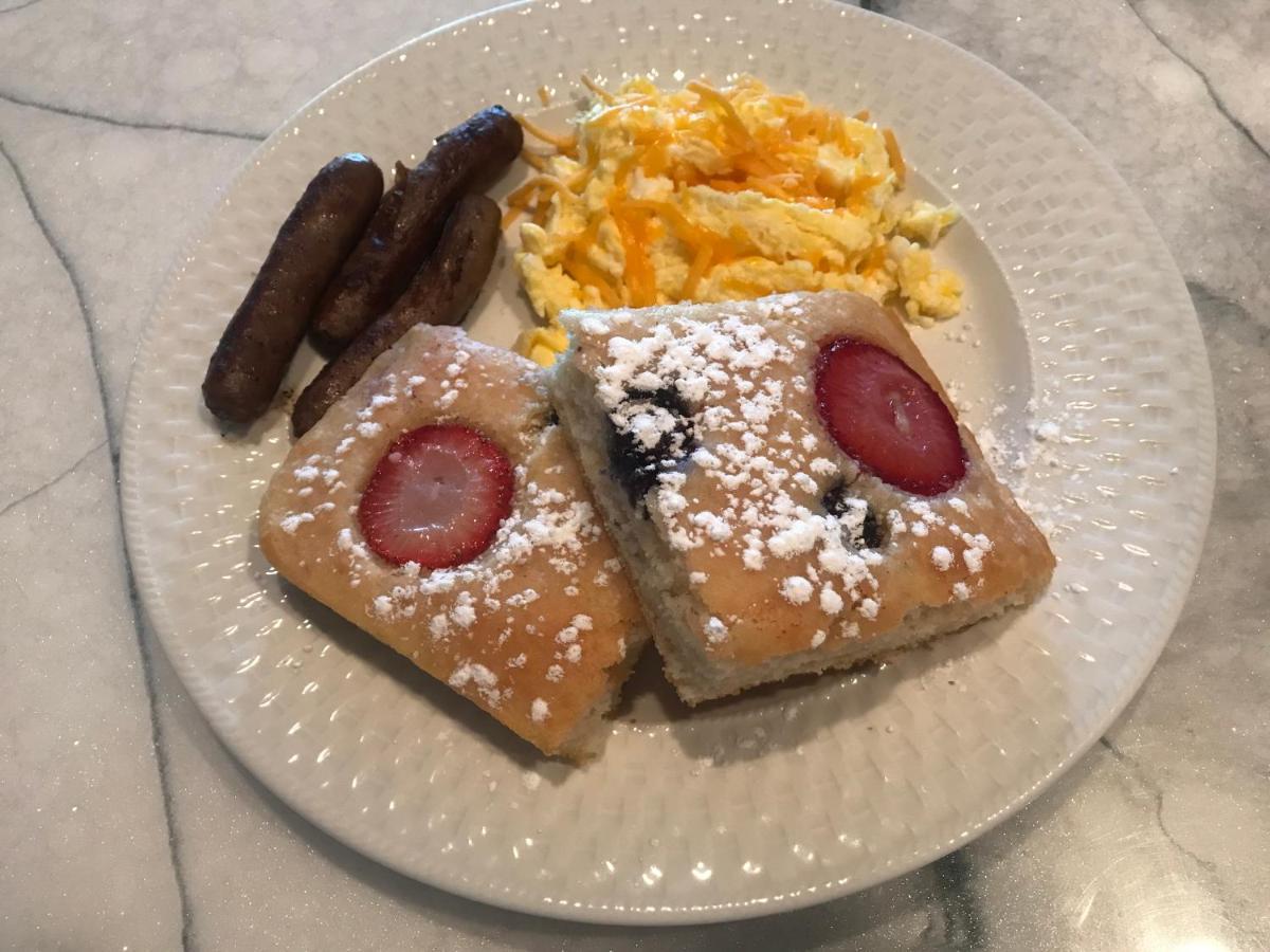 Castle Creek Manor Bed & Breakfast แกรนด์จังค์ชัน ภายนอก รูปภาพ