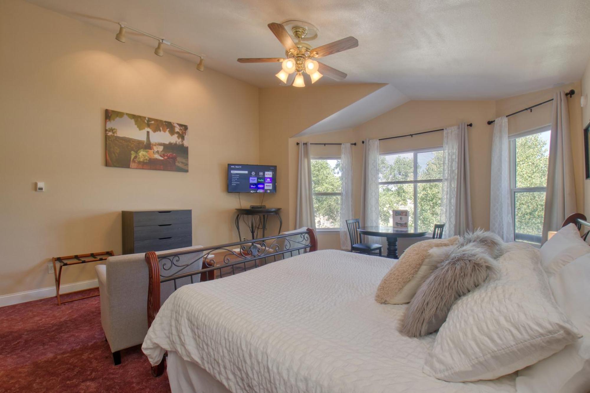 Castle Creek Manor Bed & Breakfast แกรนด์จังค์ชัน ภายนอก รูปภาพ