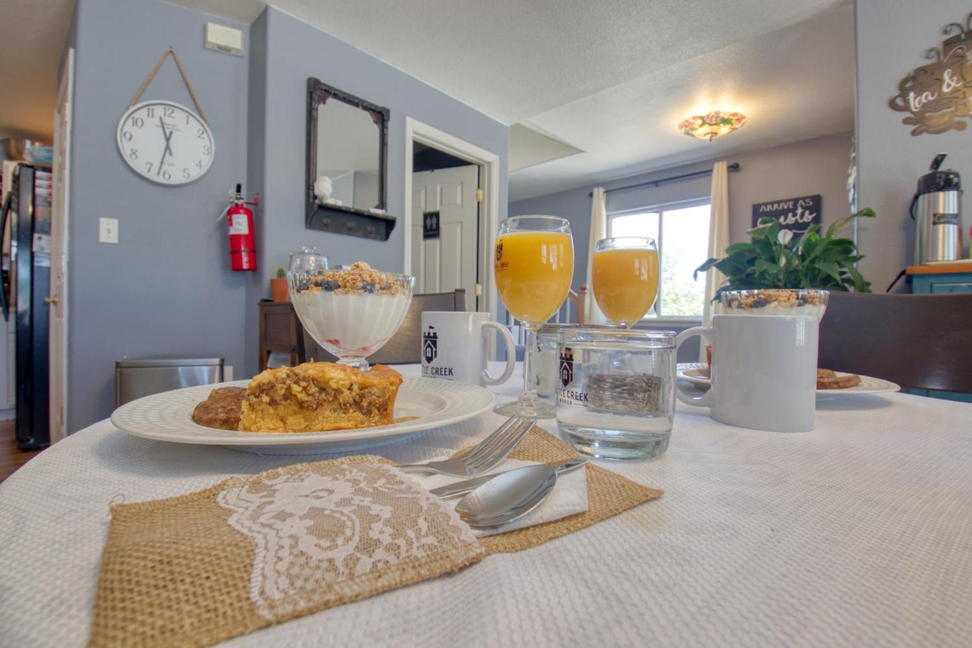 Castle Creek Manor Bed & Breakfast แกรนด์จังค์ชัน ภายนอก รูปภาพ
