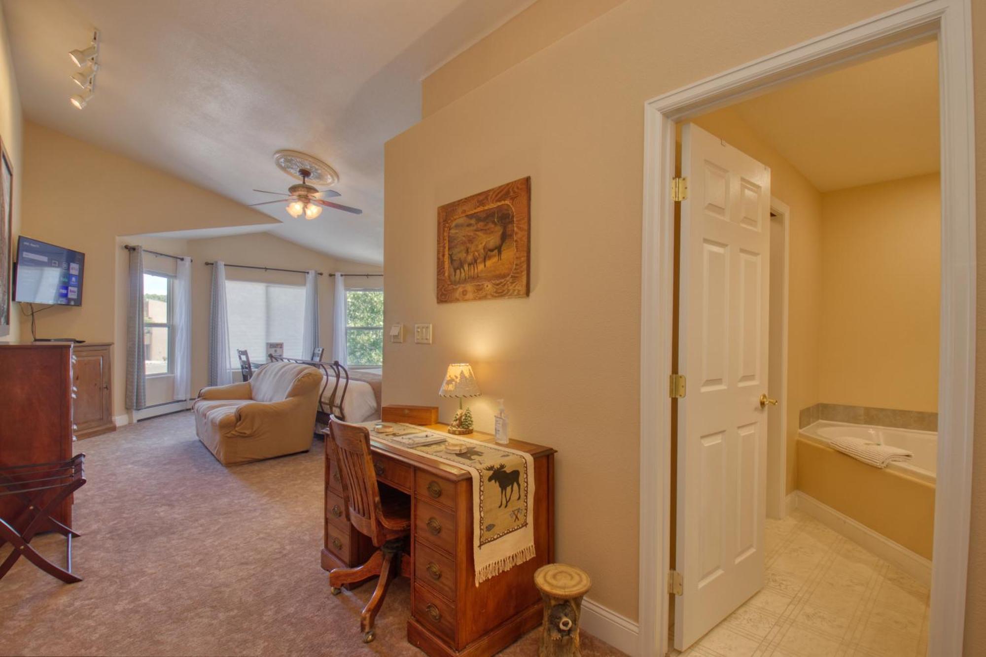 Castle Creek Manor Bed & Breakfast แกรนด์จังค์ชัน ภายนอก รูปภาพ