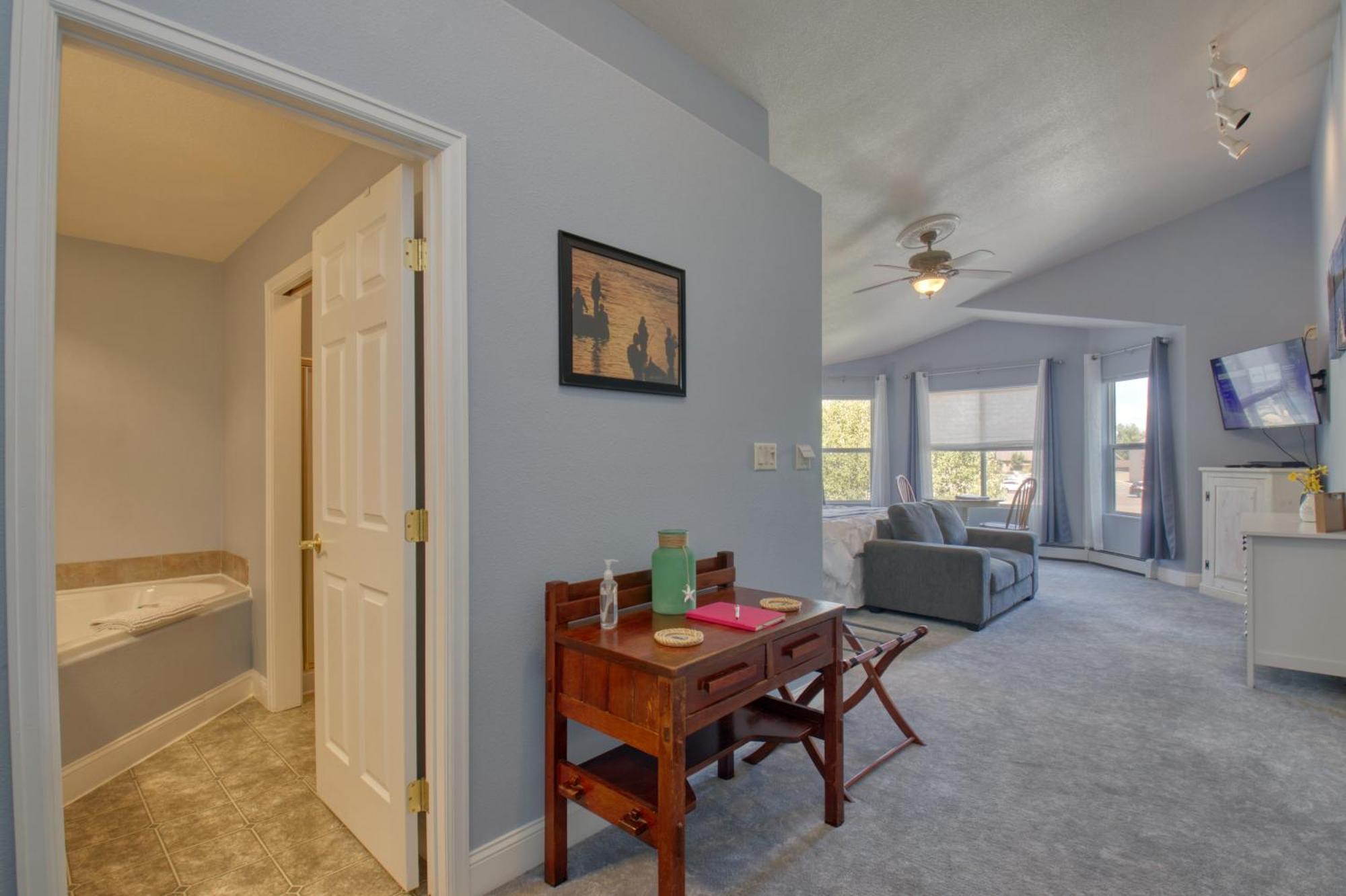 Castle Creek Manor Bed & Breakfast แกรนด์จังค์ชัน ภายนอก รูปภาพ